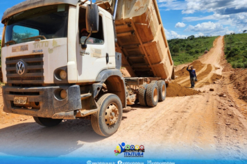 Foto - TRABALHO DE TERRAPLENAGEM E CASCALHAMENTO NA RODOVIA TRANSGARIMPEIRA.