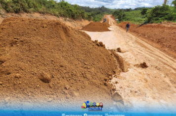 Foto - TRABALHO DE TERRAPLENAGEM E CASCALHAMENTO NA RODOVIA TRANSGARIMPEIRA.