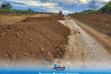 Foto - TRABALHO DE TERRAPLENAGEM E CASCALHAMENTO NA RODOVIA TRANSGARIMPEIRA.