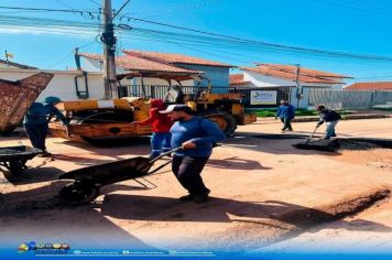 PREFEITURA REALIZA SERVIÇOS DE RECUPERAÇÃO ASFÁLTICA NO BAIRRO CIDADE NOVA