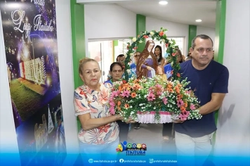 IMAGEM PEREGRINA DA SENHORA SANT’ANA, PADROEIRA DE ITAITUBA QUE ESTÁ EM VISITA AO CENTRO ADMINISTRATIVO MUNICIPAL, FOI RECEPCIONADA POR FIÉIS, SERVIDORES DA PREFEITURA, NA MANHÃ DESTA SEXTA-FEIRA, 08.