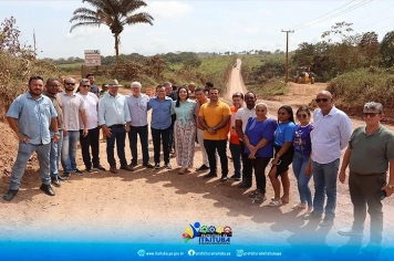 TRANSPORTUÁRIA - PREFEITO NICODEMOS AGUIAR, VICE-PREFEITO DIRCEU BIÔLCHI, DIRETORIA DA AMPORT E UMA COMITIVA, FORMADA POR SECRETÁRIOS DE GOVERNO, VEREADORES E LIDERANÇAS COMUNITÁRIAS DE MIRITITUBA, VISITARAM NESTA QUINTA-FEIRA, 05, OBRAS DE MELHORIAS...