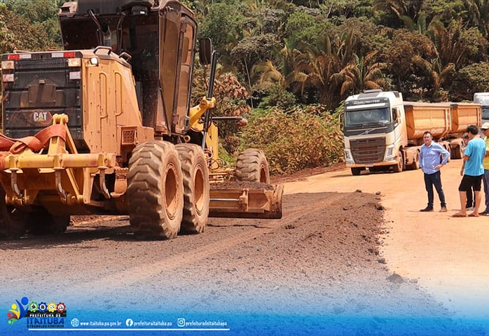 PREFEITURA DE ITAITUBA E VIA BRASIL REALIZAM SERVIÇOS PALIATIVOS NA TRANSPORTUÁRIA EM MIRITITUBA PARA AJUDAR NO TRÁFEGO DE CARRETAS QUE TRANSPORTAM GRÃOS DO MATOGROSSO PARA OS PORTOS GRANELEIROS.