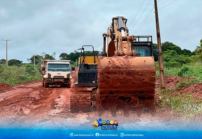 INFRAESTRUTURA NO INTERIOR: ESTRADA DE BARREIRAS RECEBE MANUTENÇÃO DA PREFEITURA. NO TRECHO DO KM 35, ONDE A TUBULAÇÃO FOI LEVADA PELA FORÇA DA ÁGUA ESTÁ SENDO CONSTRUÍDA UMA PONTE EM MADEIRA.